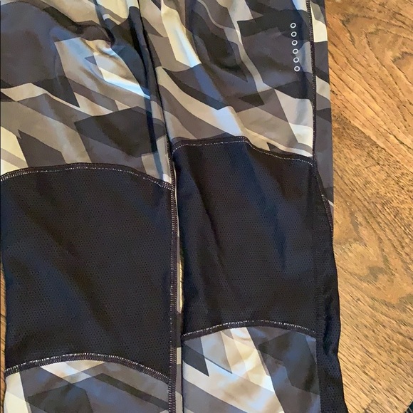 Nike Dri Fit capris - Picture 4 of 5